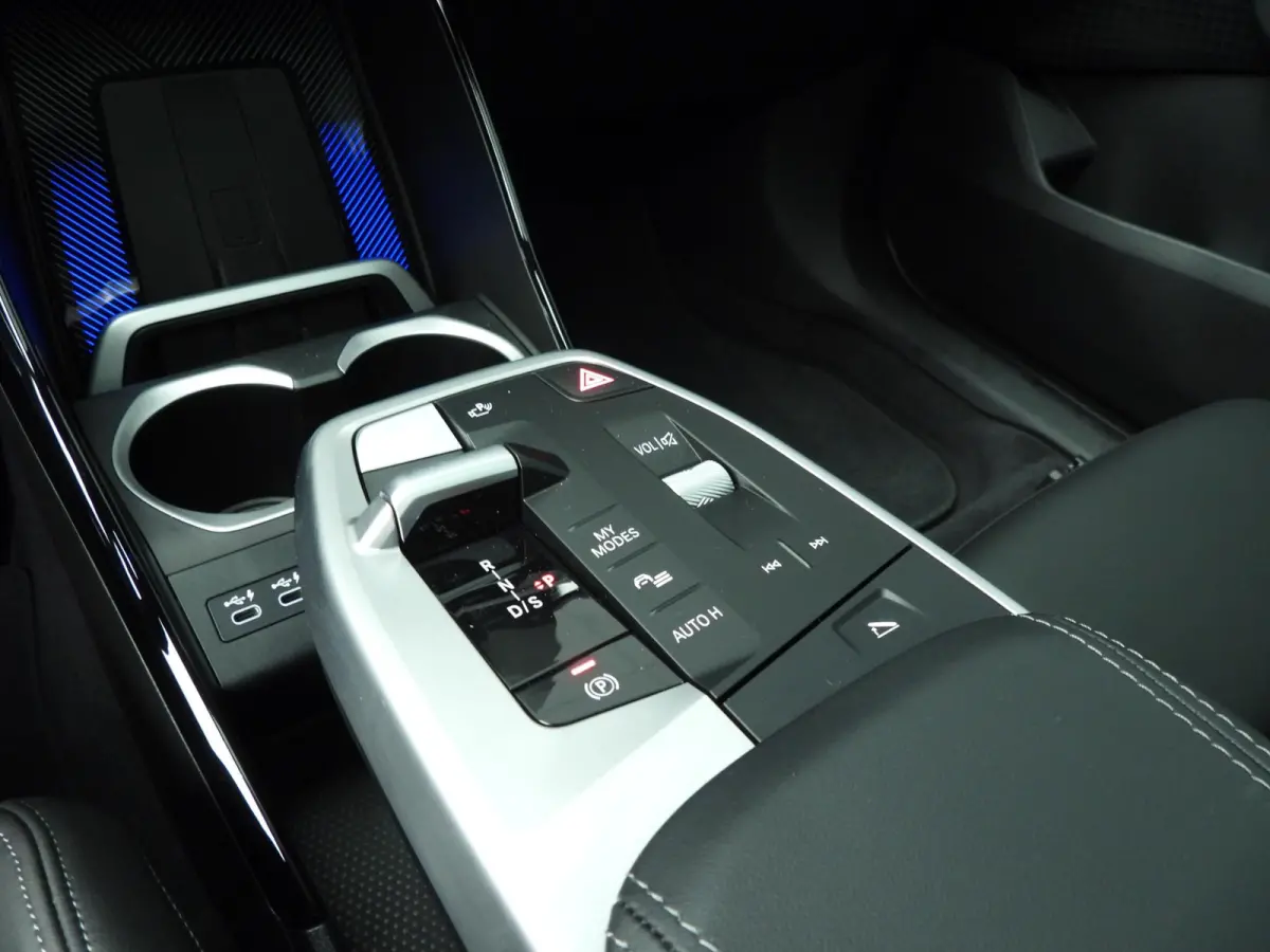 sDrive18i | M-Sportpakket | LED | Navigatie | Panoramadak | Sportstoelen | Elektr. zetels | DAB | Alu 18 inch