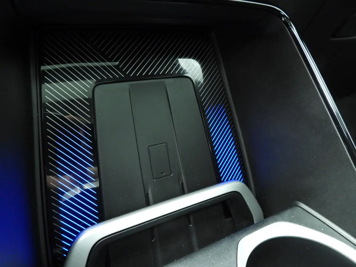 sDrive18i | M-Sportpakket | LED | Navigatie | Panoramadak | Sportstoelen | Elektr. zetels | DAB | Alu 18 inch