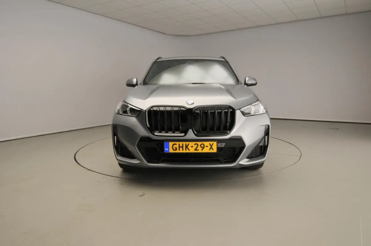 sDrive18i | M-Sportpakket | LED | Navigatie | Panoramadak | Sportstoelen | Elektr. zetels | DAB | Alu 18 inch