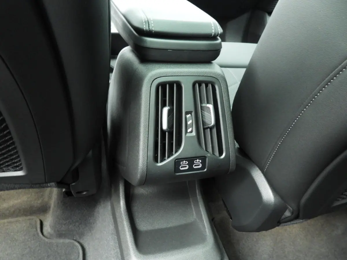 sDrive18i | M-Sportpakket | LED | Navigatie | Panoramadak | Sportstoelen | Elektr. zetels | DAB | Alu 18 inch