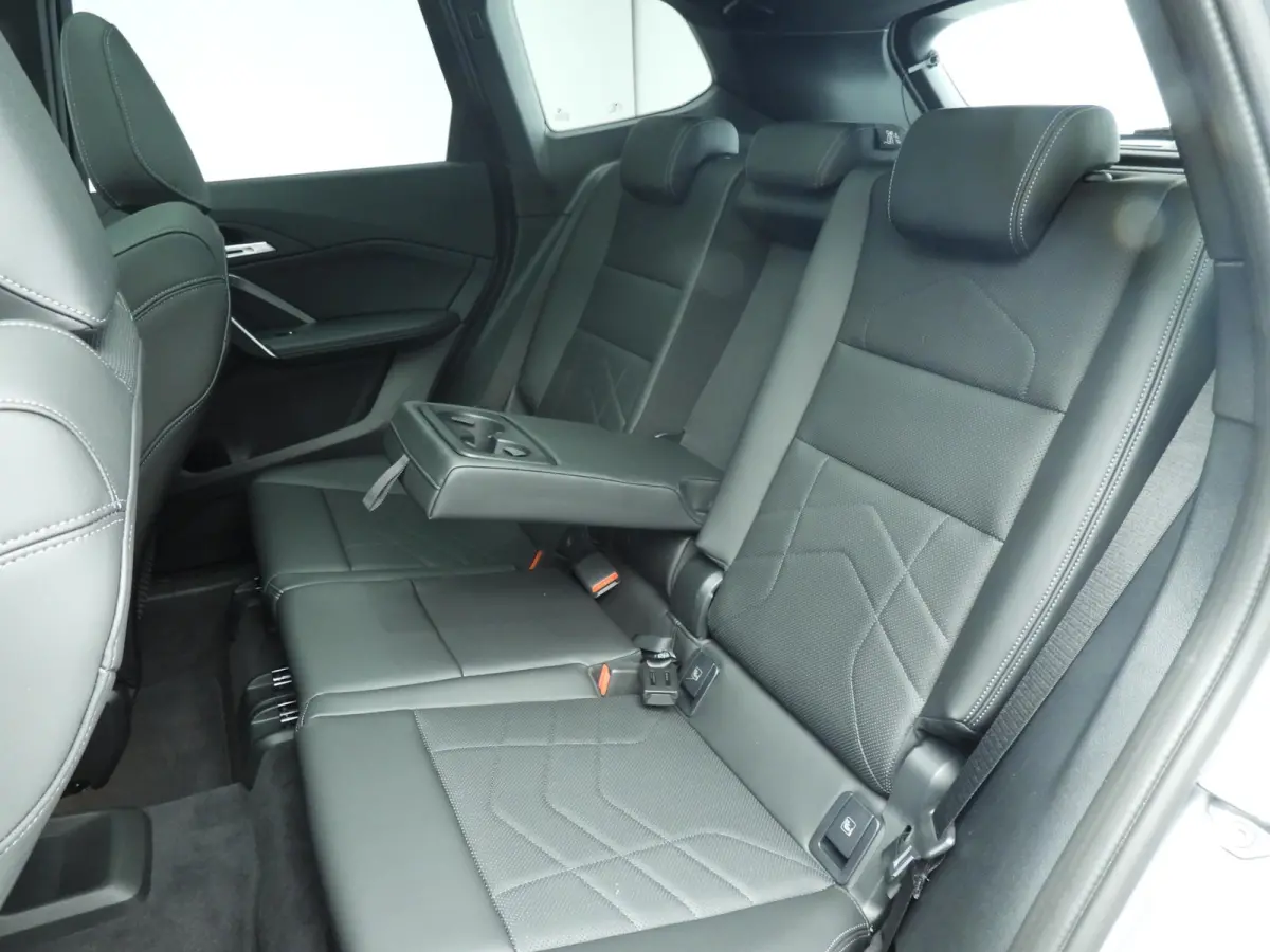 sDrive18i | M-Sportpakket | LED | Navigatie | Panoramadak | Sportstoelen | Elektr. zetels | DAB | Alu 18 inch