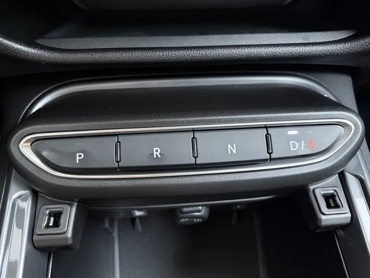 La Prima | 10,25" touchscreen radio met Bluetooth, DAB & USB | Automatische airconditioning | Extra getint glas achter