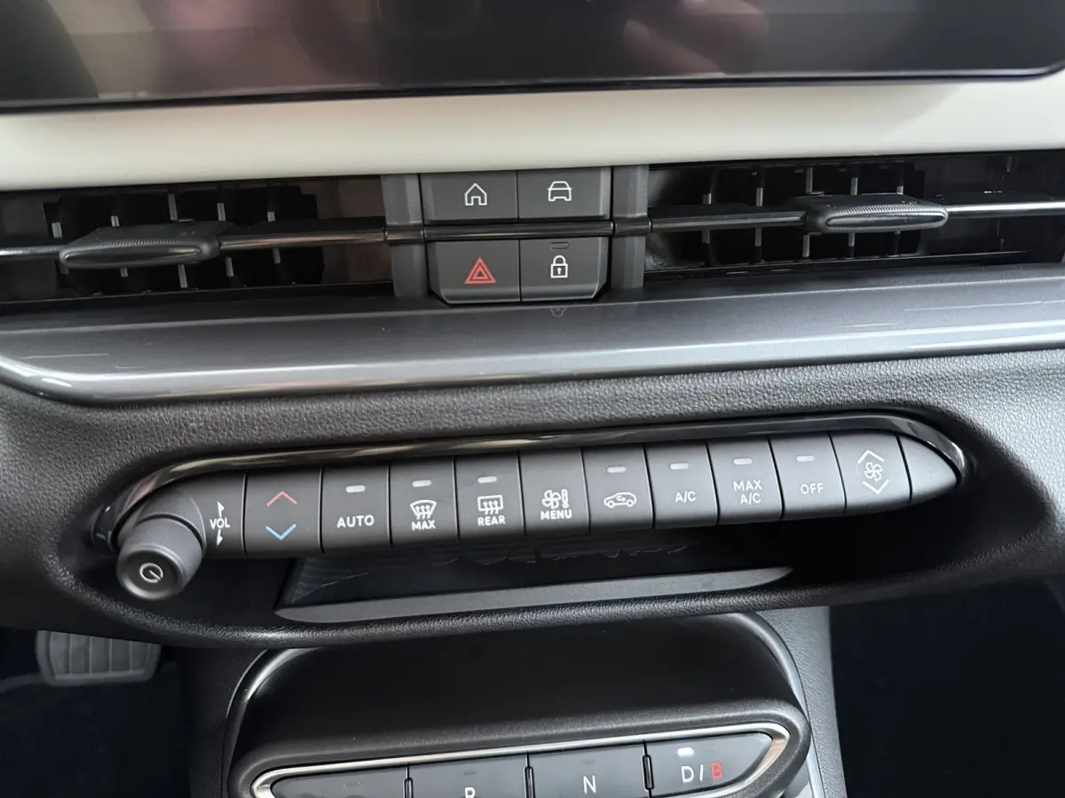 La Prima | 10,25" touchscreen radio met Bluetooth, DAB & USB | Automatische airconditioning | Extra getint glas achter