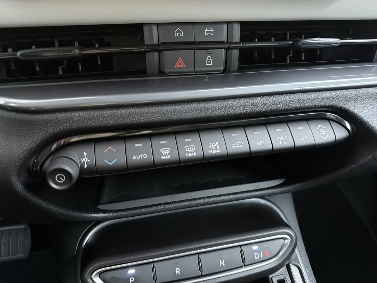 La Prima | 10,25" touchscreen radio met Bluetooth, DAB & USB | Automatische airconditioning | Extra getint glas achter