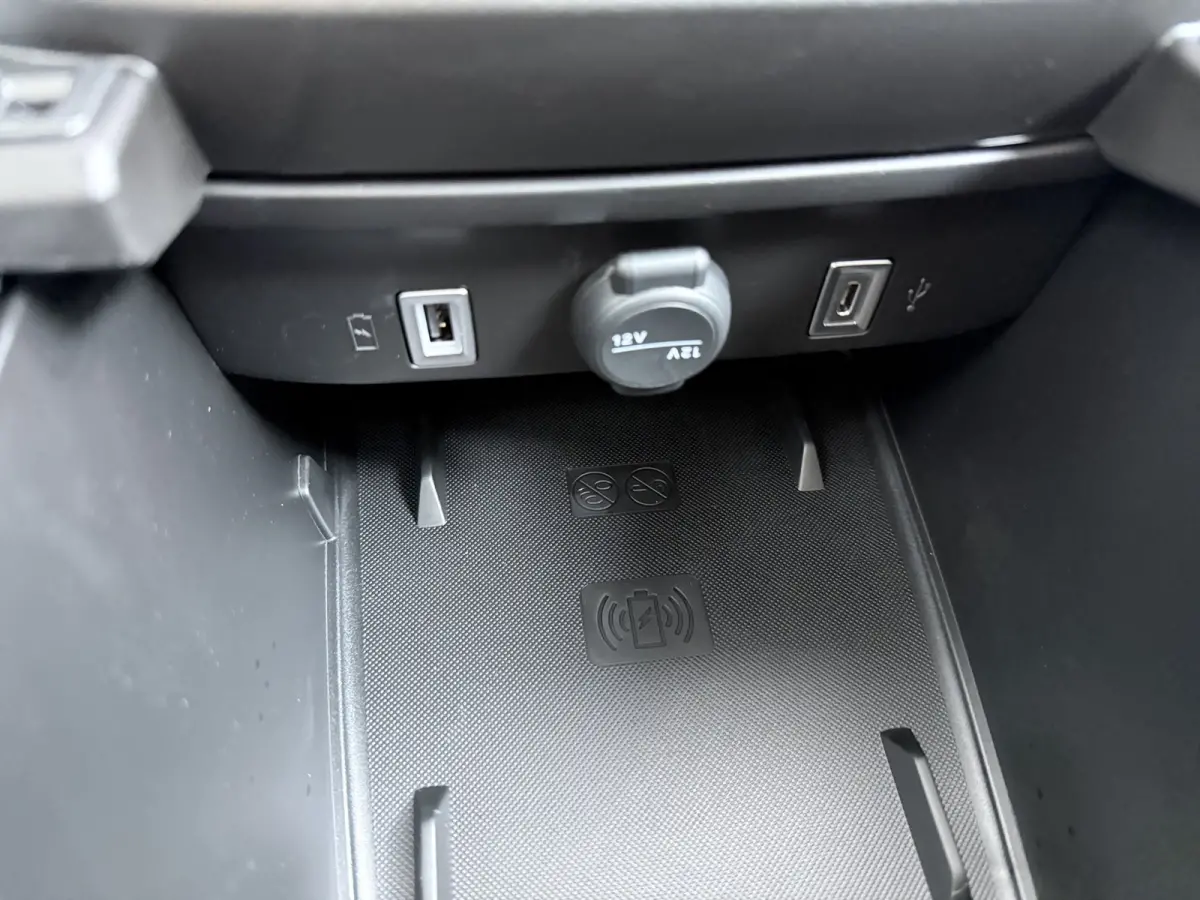 La Prima | 10,25" touchscreen radio met Bluetooth, DAB & USB | Automatische airconditioning | Extra getint glas achter