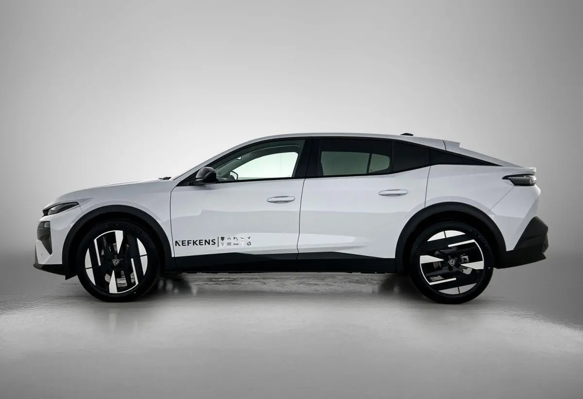 Allure Hybrid 145pk Automaat | DEMO | Nieuw model! | Connected Navigation Pack | 360 Vision & Drive Assist Pack | Comfort Pack | 19" lichtmetalen velgen |