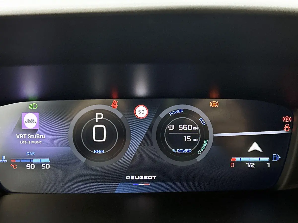 Allure Hybrid 145pk Automaat | DEMO | Nieuw model! | Connected Navigation Pack | 360 Vision & Drive Assist Pack | Comfort Pack | 19" lichtmetalen velgen |