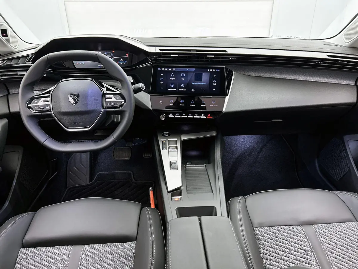 Allure Hybrid 145pk Automaat | DEMO | Nieuw model! | Connected Navigation Pack | 360 Vision & Drive Assist Pack | Comfort Pack | 19" lichtmetalen velgen |