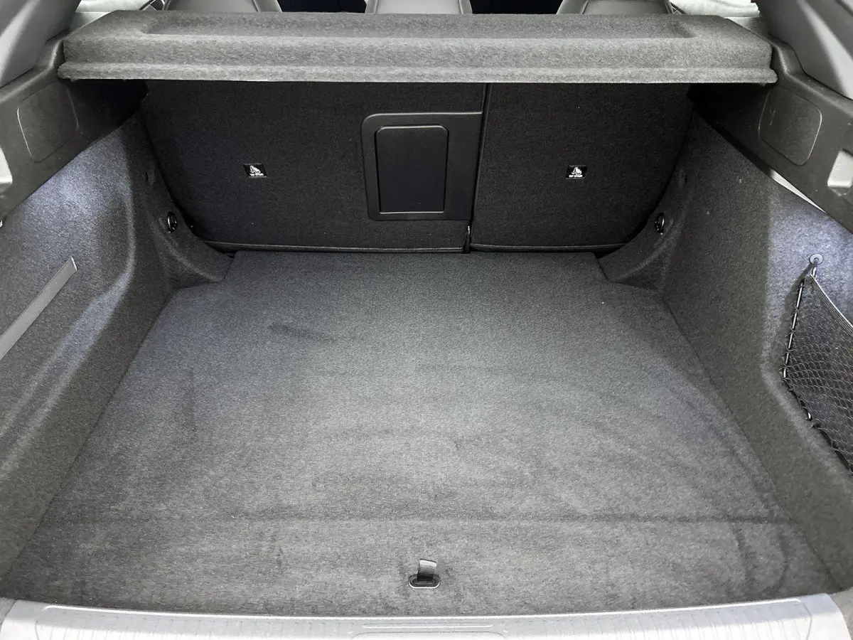 Allure Hybrid 145pk Automaat | DEMO | Nieuw model! | Connected Navigation Pack | 360 Vision & Drive Assist Pack | Comfort Pack | 19" lichtmetalen velgen |