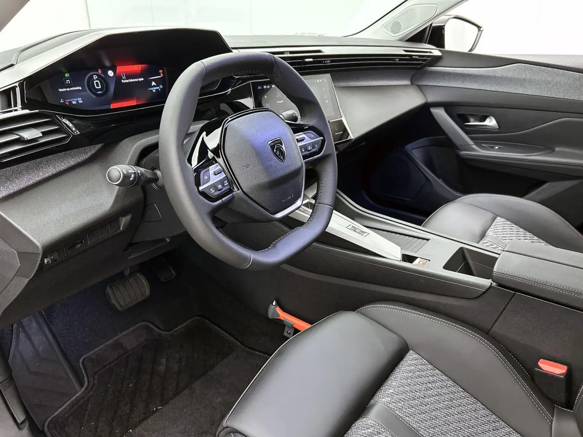 Allure Hybrid 145pk Automaat | DEMO | Nieuw model! | Connected Navigation Pack | 360 Vision & Drive Assist Pack | Comfort Pack | 19" lichtmetalen velgen |