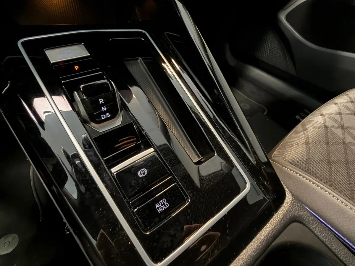 1.5 eTSI AUTOMAAT | R-LINE | 150 PK | CAR PLAY | CAMERA |