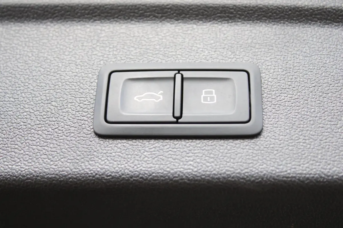 40 TFSIe I VITRUAL I ADAPTIVE I SFEERVERL. I LED I NAVI I PARK. PILO I AUTOMAAT I