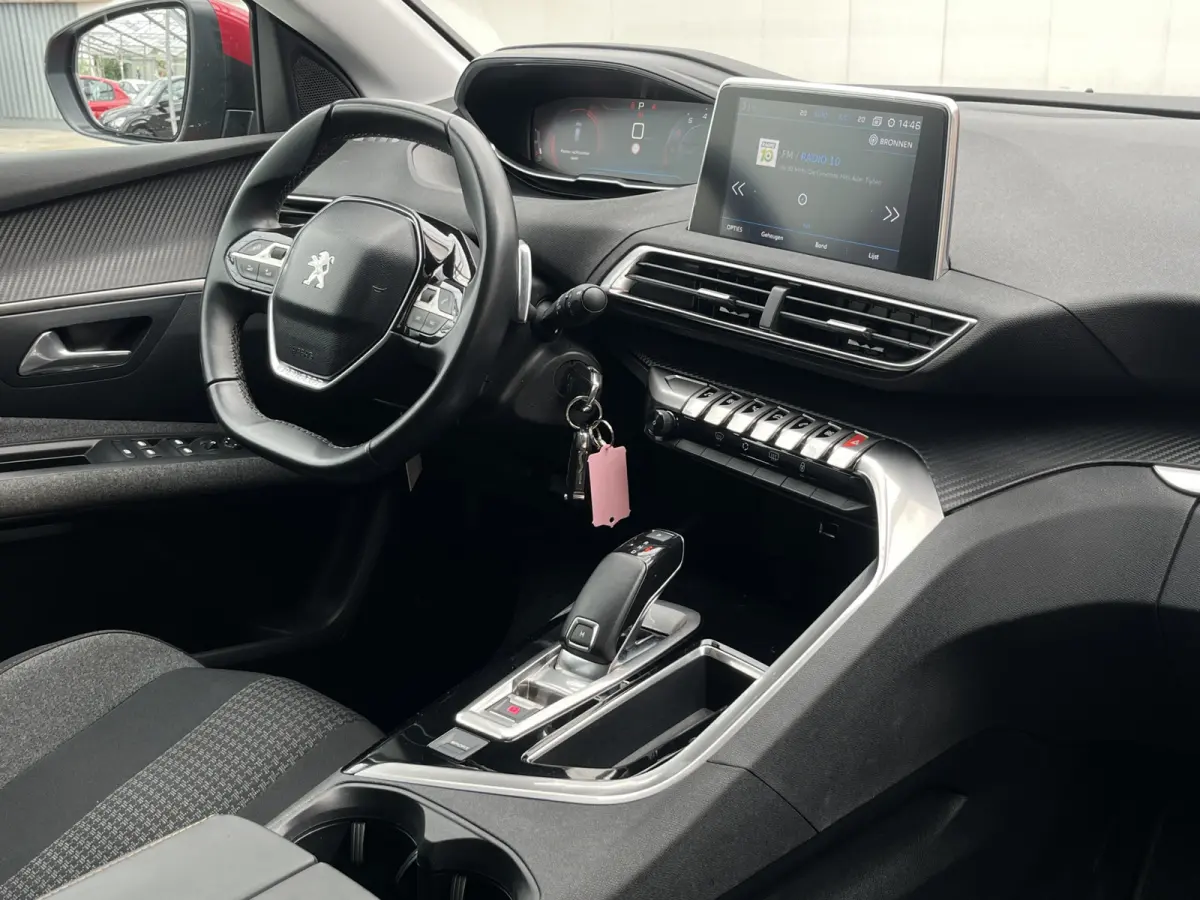 PureTech 130 Automaat Active | Trekhaak afneembaar | Carplay/Android Auto | Parkeersensoren voor + achter | Cruise Control | Climate Control | Navigatie | Bluetooth |