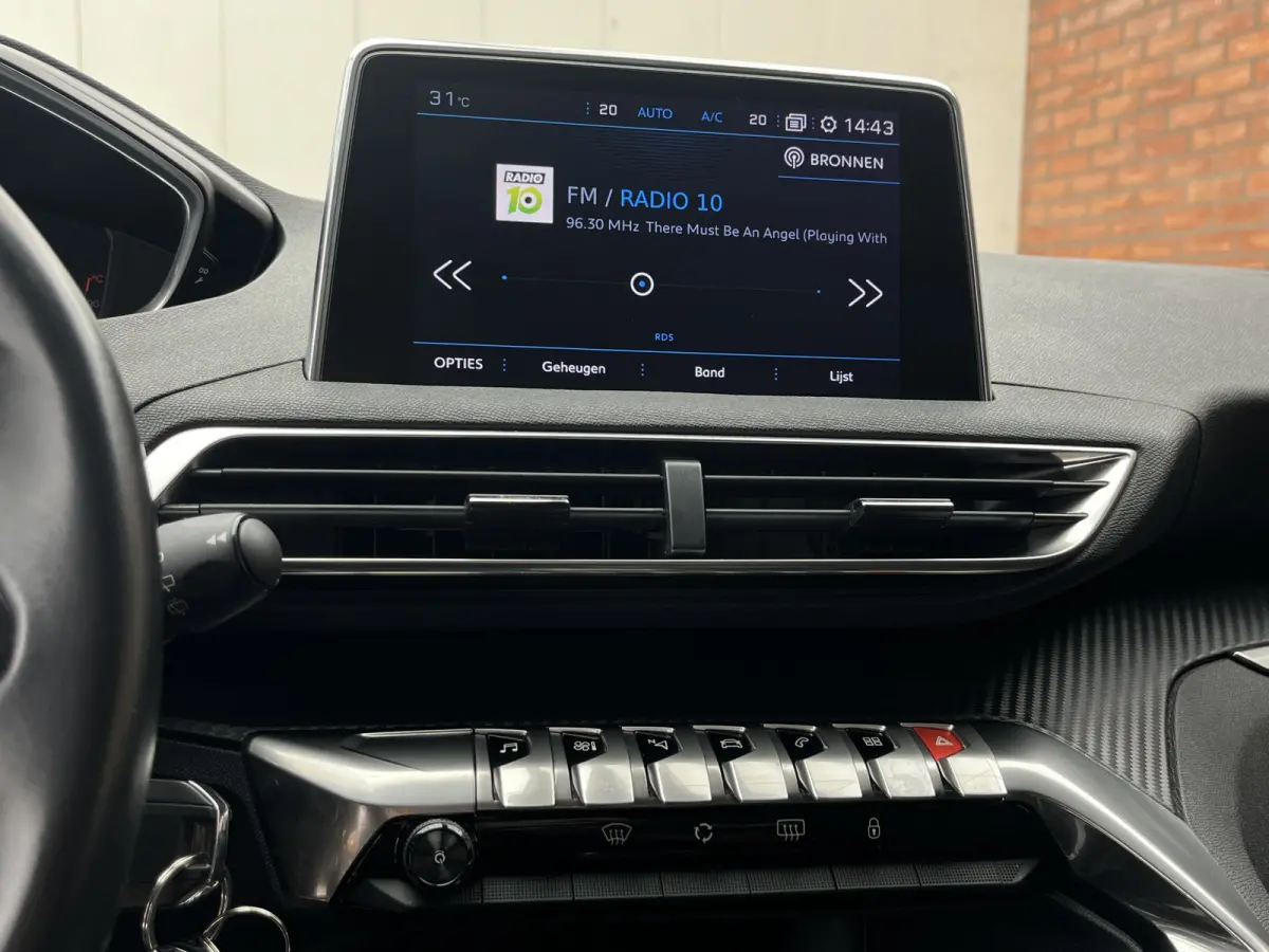 PureTech 130 Automaat Active | Trekhaak afneembaar | Carplay/Android Auto | Parkeersensoren voor + achter | Cruise Control | Climate Control | Navigatie | Bluetooth |