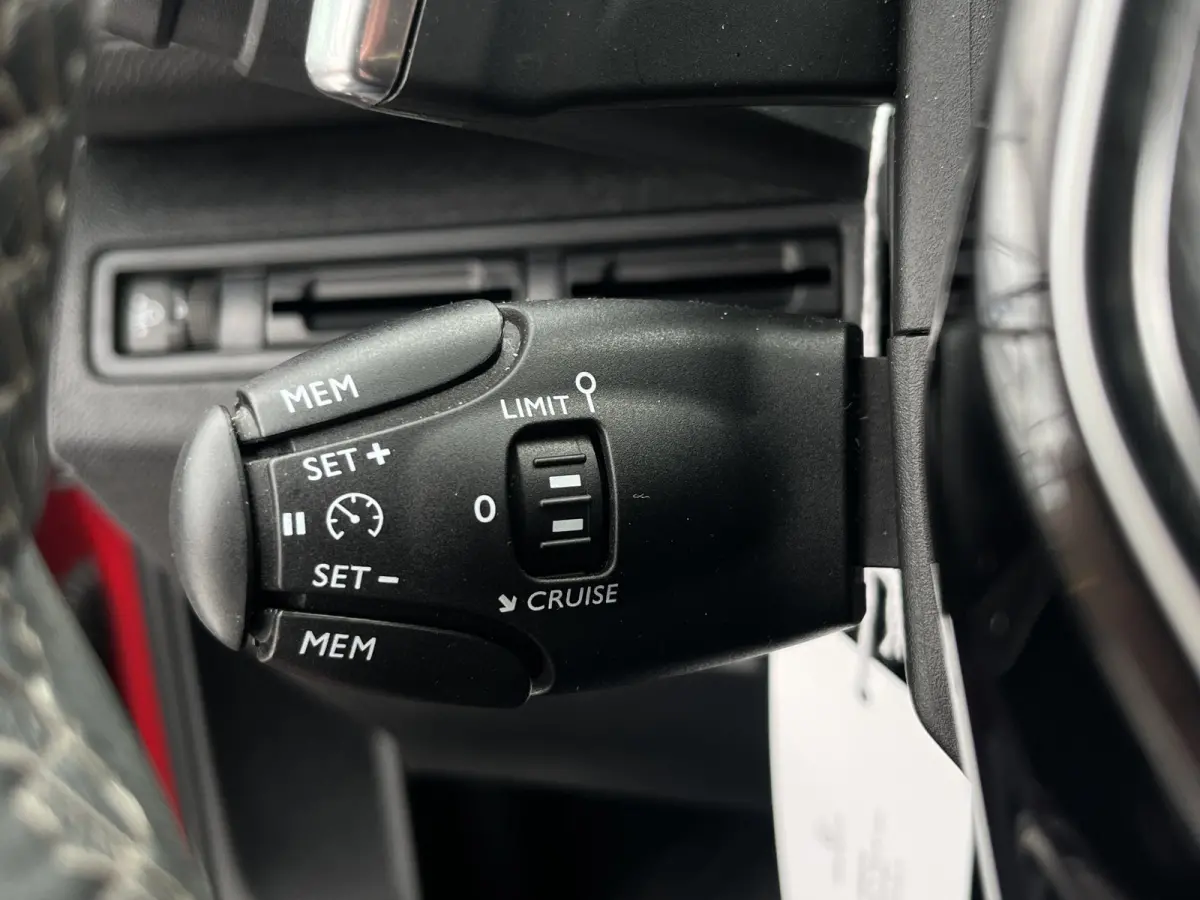 PureTech 130 Automaat Active | Trekhaak afneembaar | Carplay/Android Auto | Parkeersensoren voor + achter | Cruise Control | Climate Control | Navigatie | Bluetooth |