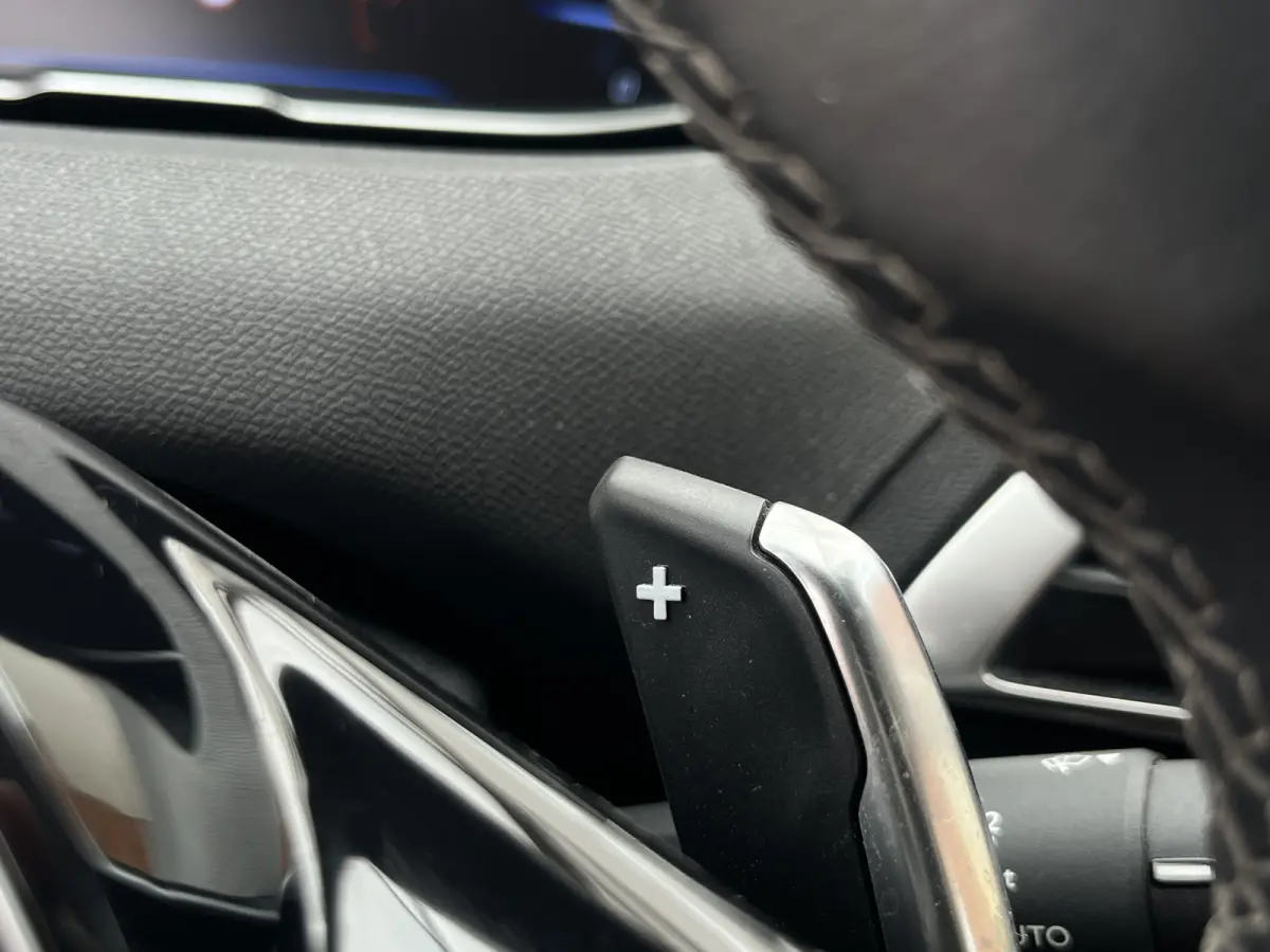 PureTech 130 Automaat Active | Trekhaak afneembaar | Carplay/Android Auto | Parkeersensoren voor + achter | Cruise Control | Climate Control | Navigatie | Bluetooth |