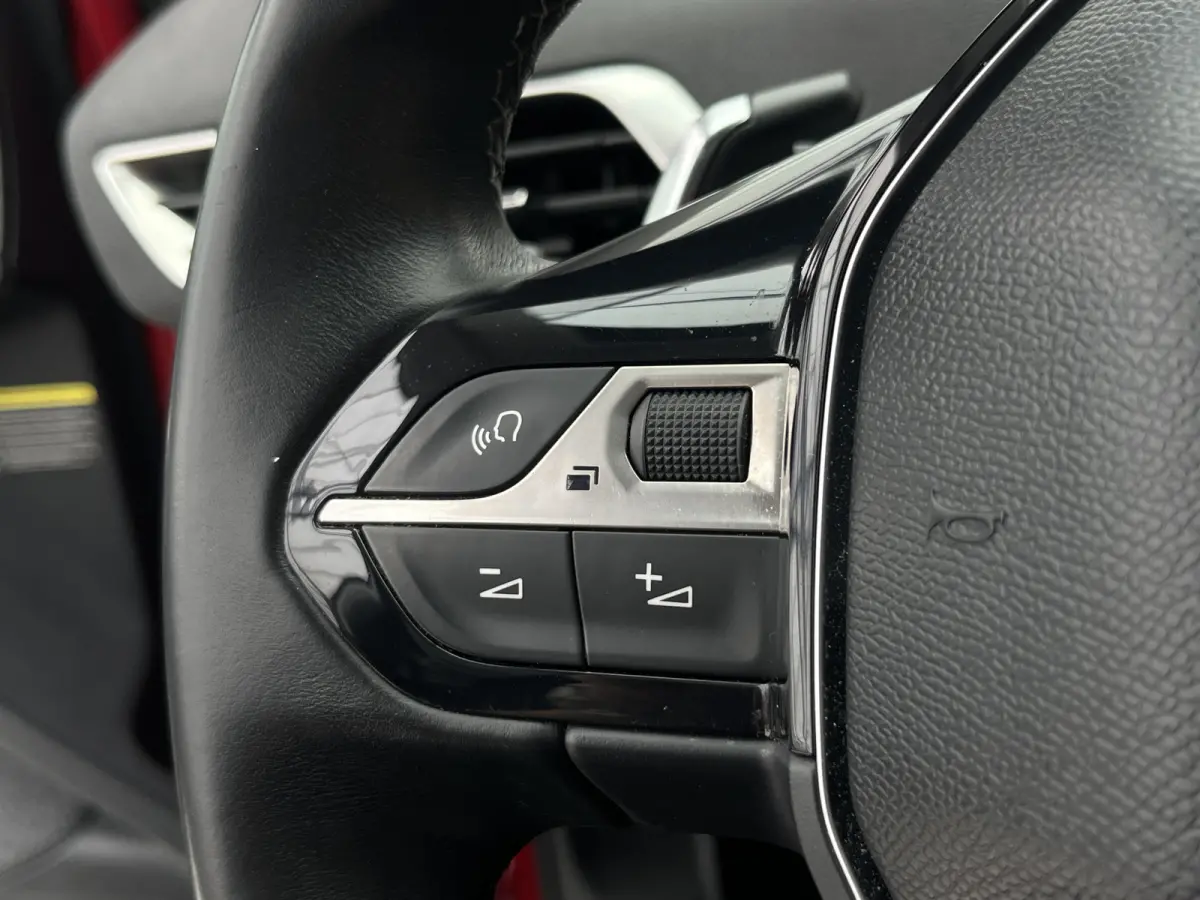 PureTech 130 Automaat Active | Trekhaak afneembaar | Carplay/Android Auto | Parkeersensoren voor + achter | Cruise Control | Climate Control | Navigatie | Bluetooth |