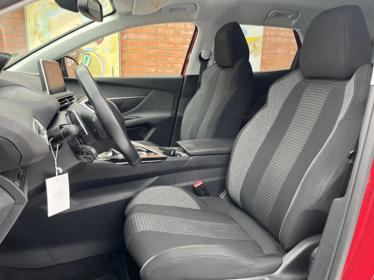 PureTech 130 Automaat Active | Trekhaak afneembaar | Carplay/Android Auto | Parkeersensoren voor + achter | Cruise Control | Climate Control | Navigatie | Bluetooth |
