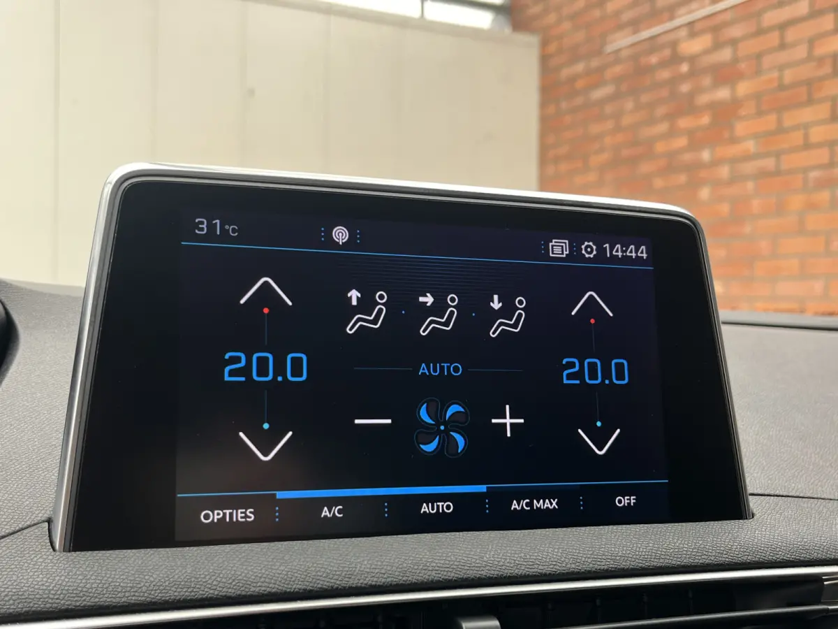 PureTech 130 Automaat Active | Trekhaak afneembaar | Carplay/Android Auto | Parkeersensoren voor + achter | Cruise Control | Climate Control | Navigatie | Bluetooth |