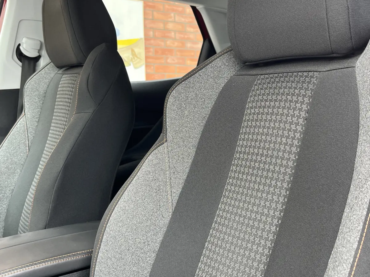 PureTech 130 Automaat Active | Trekhaak afneembaar | Carplay/Android Auto | Parkeersensoren voor + achter | Cruise Control | Climate Control | Navigatie | Bluetooth |