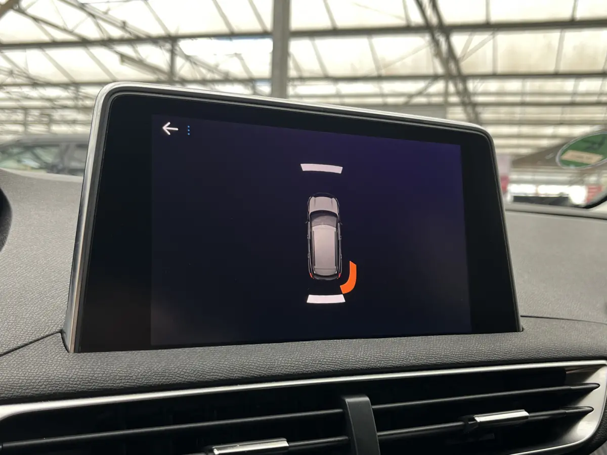 PureTech 130 Automaat Active | Trekhaak afneembaar | Carplay/Android Auto | Parkeersensoren voor + achter | Cruise Control | Climate Control | Navigatie | Bluetooth |