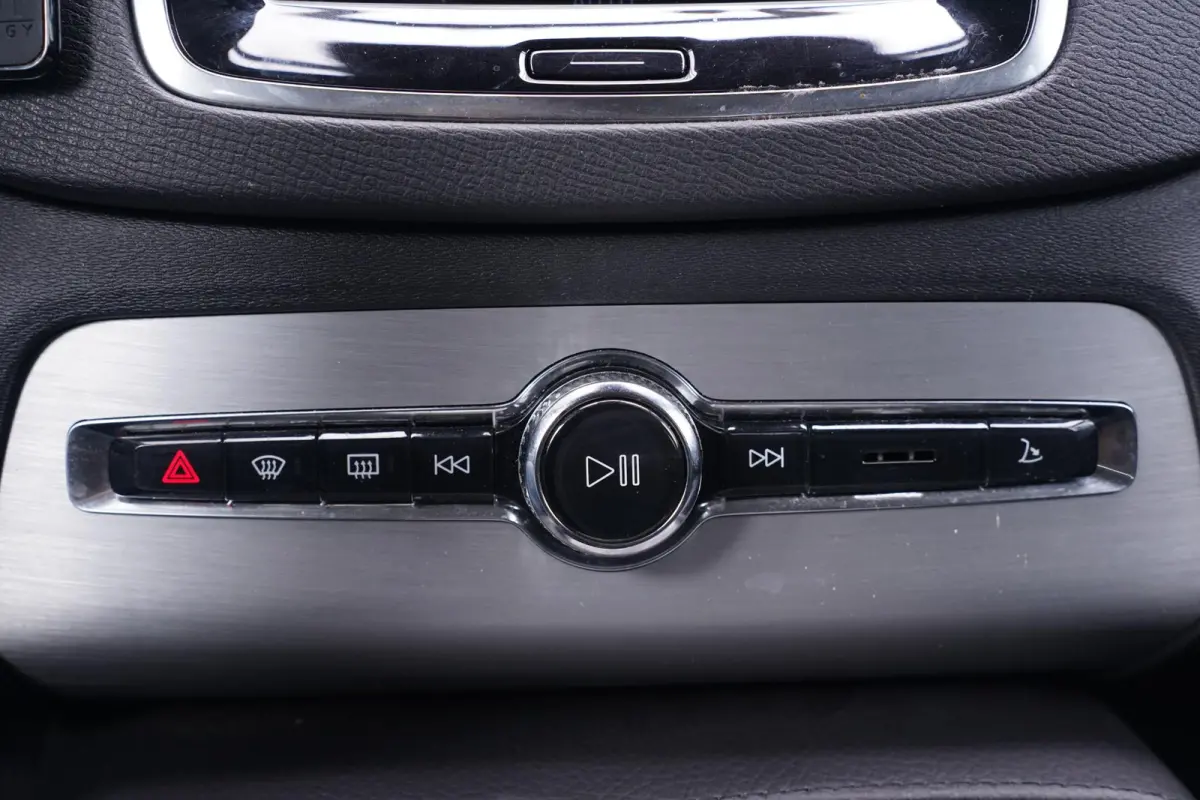 2.0 B5 AWD Inscription Intro Edition navigatie ACC camera nw.prijs 95168.- Apple-carplay ECC wegklapbare trekhaak PDC v+a LED-verlichting Drivers-assist electrische achterklep stoelverwarmin
