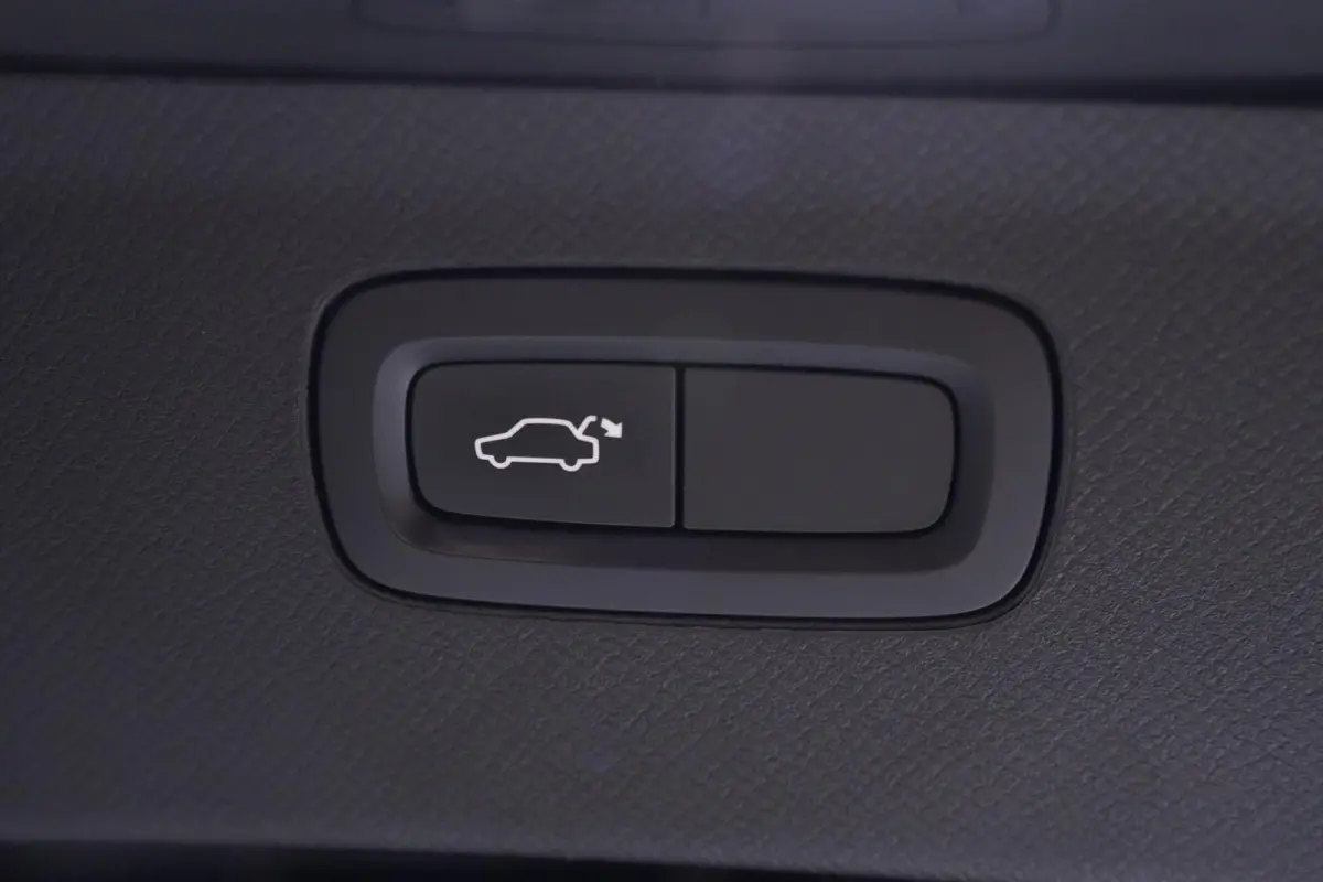 2.0 B5 AWD Inscription Intro Edition navigatie ACC camera nw.prijs 95168.- Apple-carplay ECC wegklapbare trekhaak PDC v+a LED-verlichting Drivers-assist electrische achterklep stoelverwarmin