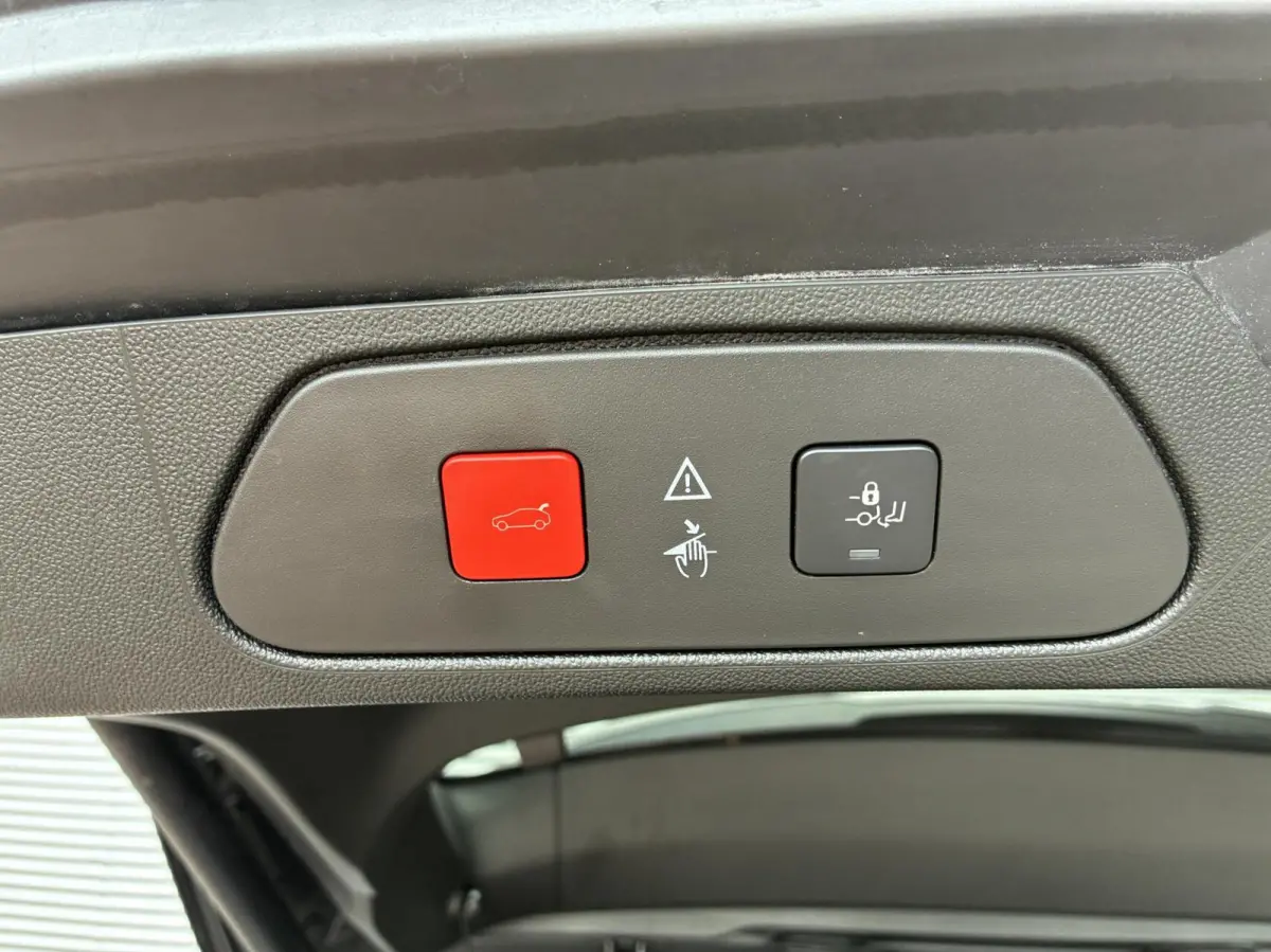 1.2 Turbo Innovation Led Carplay Cruise Pdc Eerste Eigenaar Vol Opties trekhaak 360 Camera Stof|Leer Uniek 20555 KM Gereden Nieuwstaat Dealer Onderhouden incl 12 maanden garantie