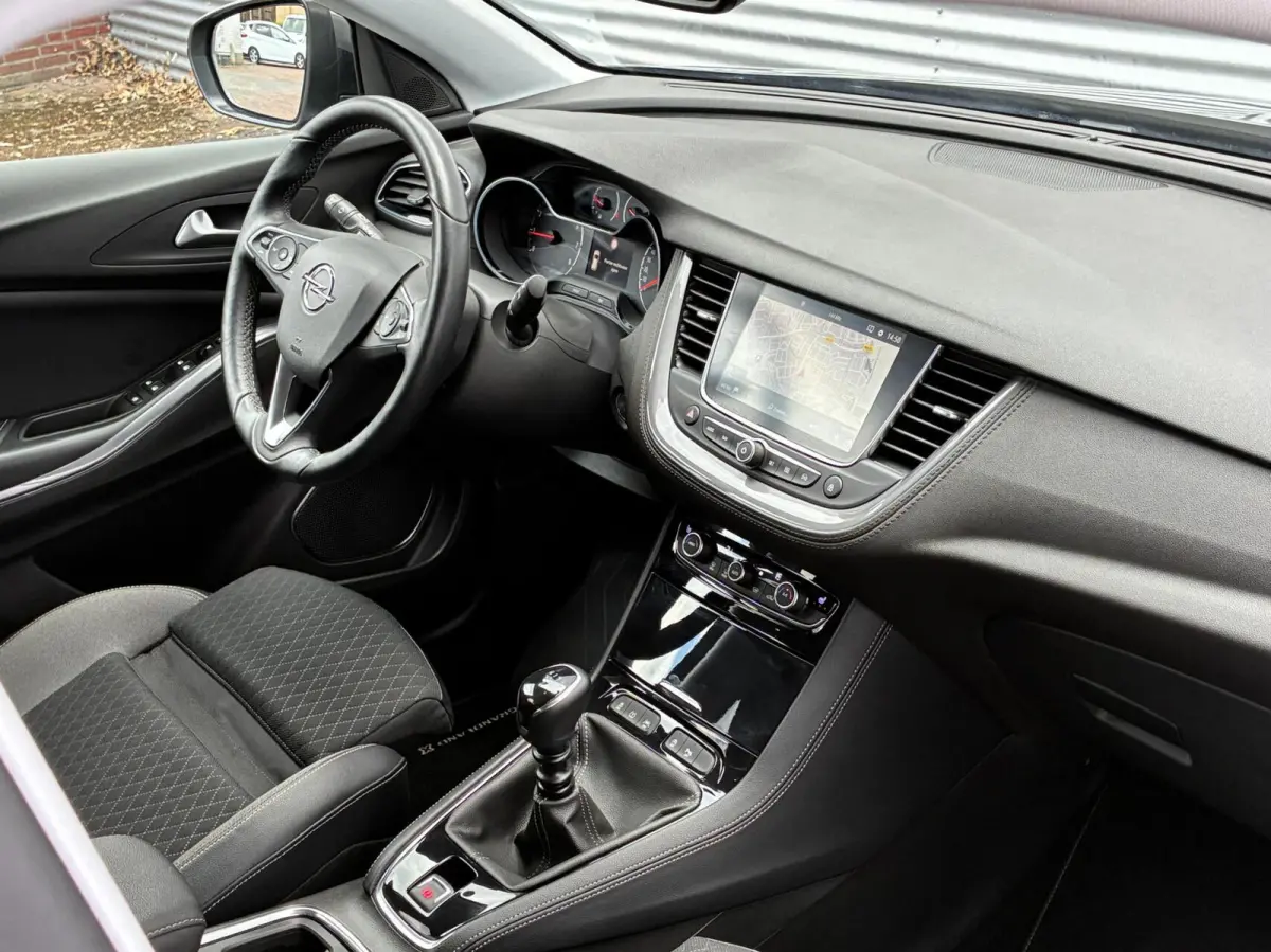 1.2 Turbo Innovation Led Carplay Cruise Pdc Eerste Eigenaar Vol Opties trekhaak 360 Camera Stof|Leer Uniek 20555 KM Gereden Nieuwstaat Dealer Onderhouden incl 12 maanden garantie