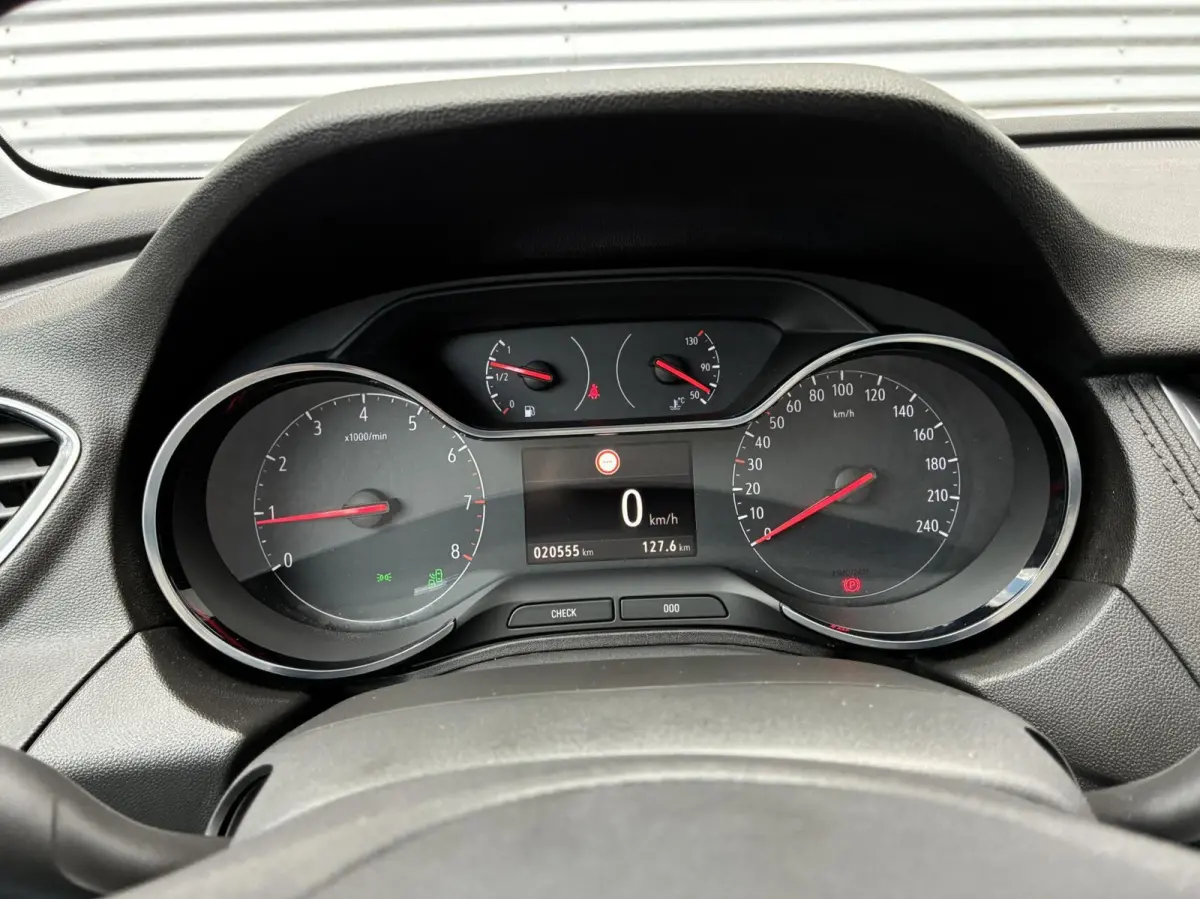1.2 Turbo Innovation Led Carplay Cruise Pdc Eerste Eigenaar Vol Opties trekhaak 360 Camera Stof|Leer Uniek 20555 KM Gereden Nieuwstaat Dealer Onderhouden incl 12 maanden garantie