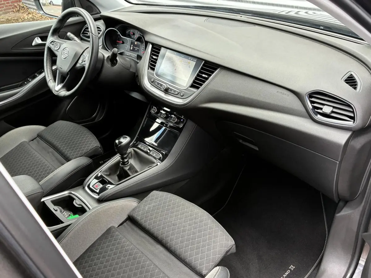 1.2 Turbo Innovation Led Carplay Cruise Pdc Eerste Eigenaar Vol Opties trekhaak 360 Camera Stof|Leer Uniek 20555 KM Gereden Nieuwstaat Dealer Onderhouden incl 12 maanden garantie