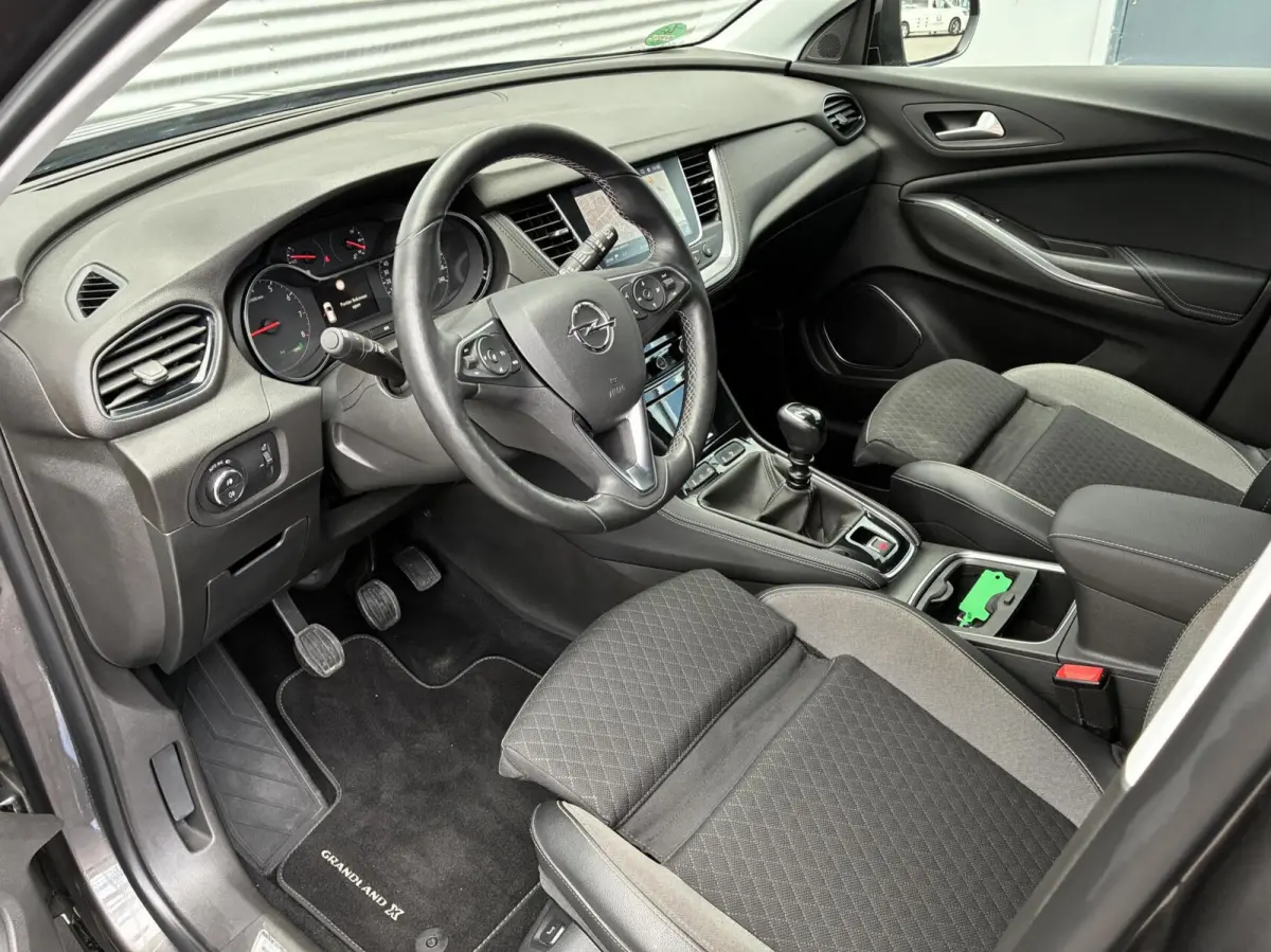 1.2 Turbo Innovation Led Carplay Cruise Pdc Eerste Eigenaar Vol Opties trekhaak 360 Camera Stof|Leer Uniek 20555 KM Gereden Nieuwstaat Dealer Onderhouden incl 12 maanden garantie