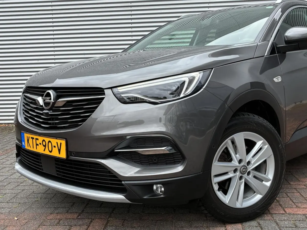 1.2 Turbo Innovation Led Carplay Cruise Pdc Eerste Eigenaar Vol Opties trekhaak 360 Camera Stof|Leer Uniek 20555 KM Gereden Nieuwstaat Dealer Onderhouden incl 12 maanden garantie
