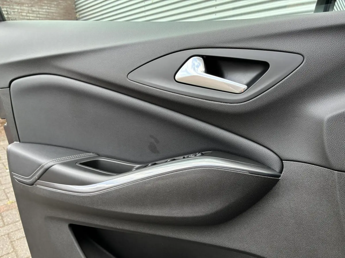 1.2 Turbo Innovation Led Carplay Cruise Pdc Eerste Eigenaar Vol Opties trekhaak 360 Camera Stof|Leer Uniek 20555 KM Gereden Nieuwstaat Dealer Onderhouden incl 12 maanden garantie