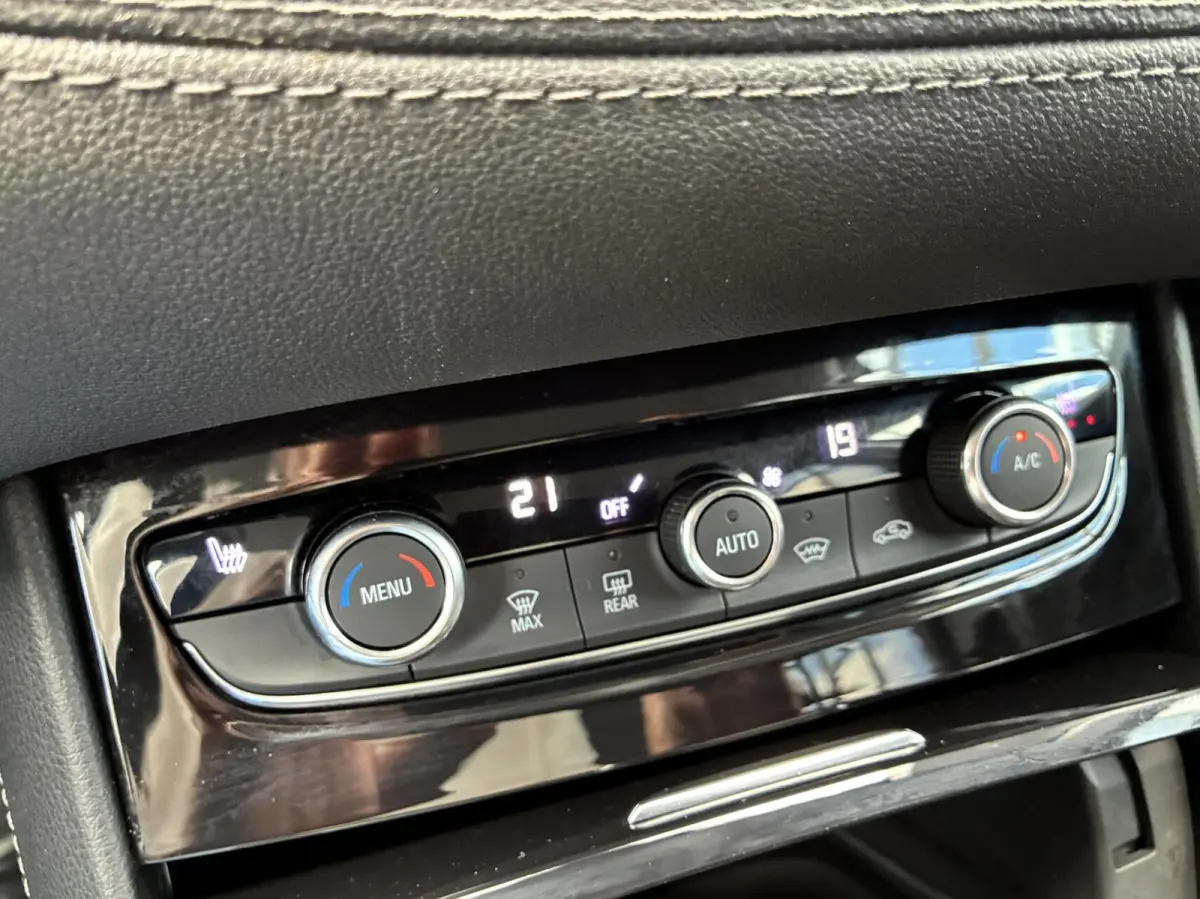 1.2 Turbo Innovation Led Carplay Cruise Pdc Eerste Eigenaar Vol Opties trekhaak 360 Camera Stof|Leer Uniek 20555 KM Gereden Nieuwstaat Dealer Onderhouden incl 12 maanden garantie