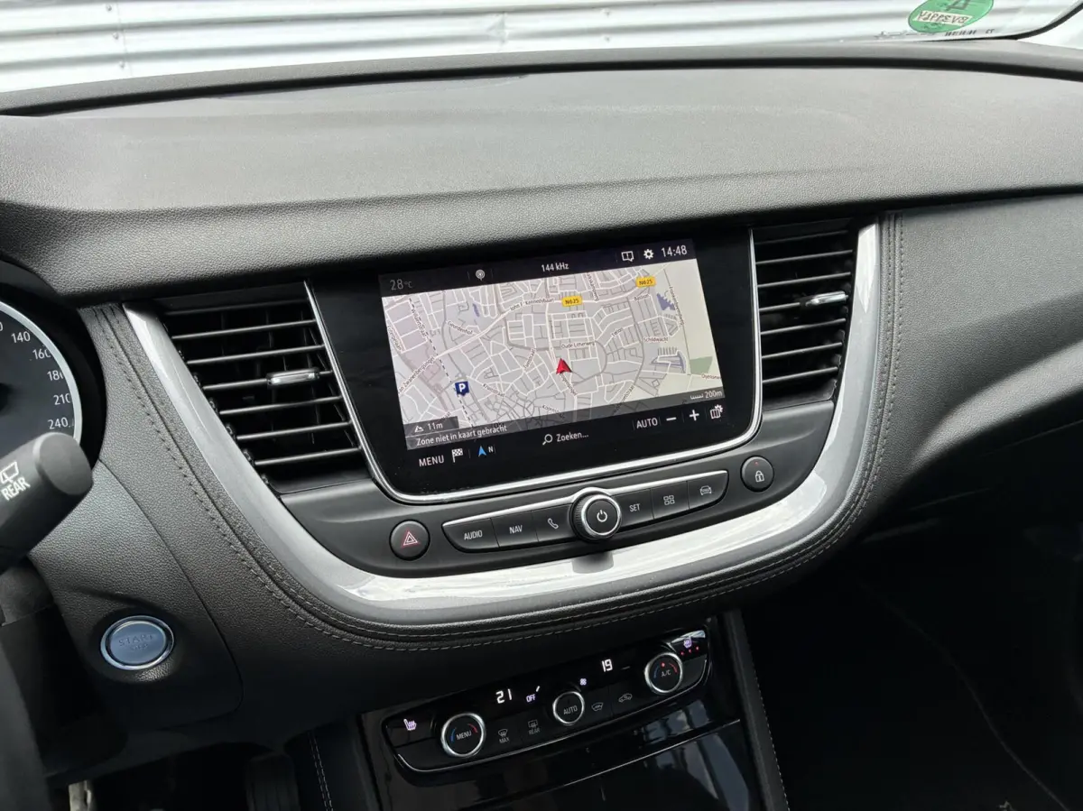 1.2 Turbo Innovation Led Carplay Cruise Pdc Eerste Eigenaar Vol Opties trekhaak 360 Camera Stof|Leer Uniek 20555 KM Gereden Nieuwstaat Dealer Onderhouden incl 12 maanden garantie