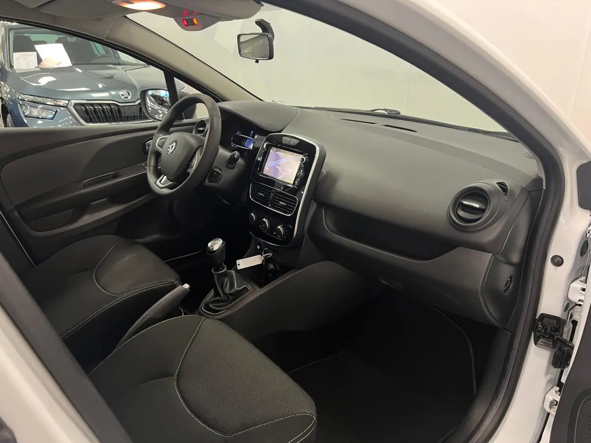 1.2 16V / 5-DEURS / NAVI / AIRCO /