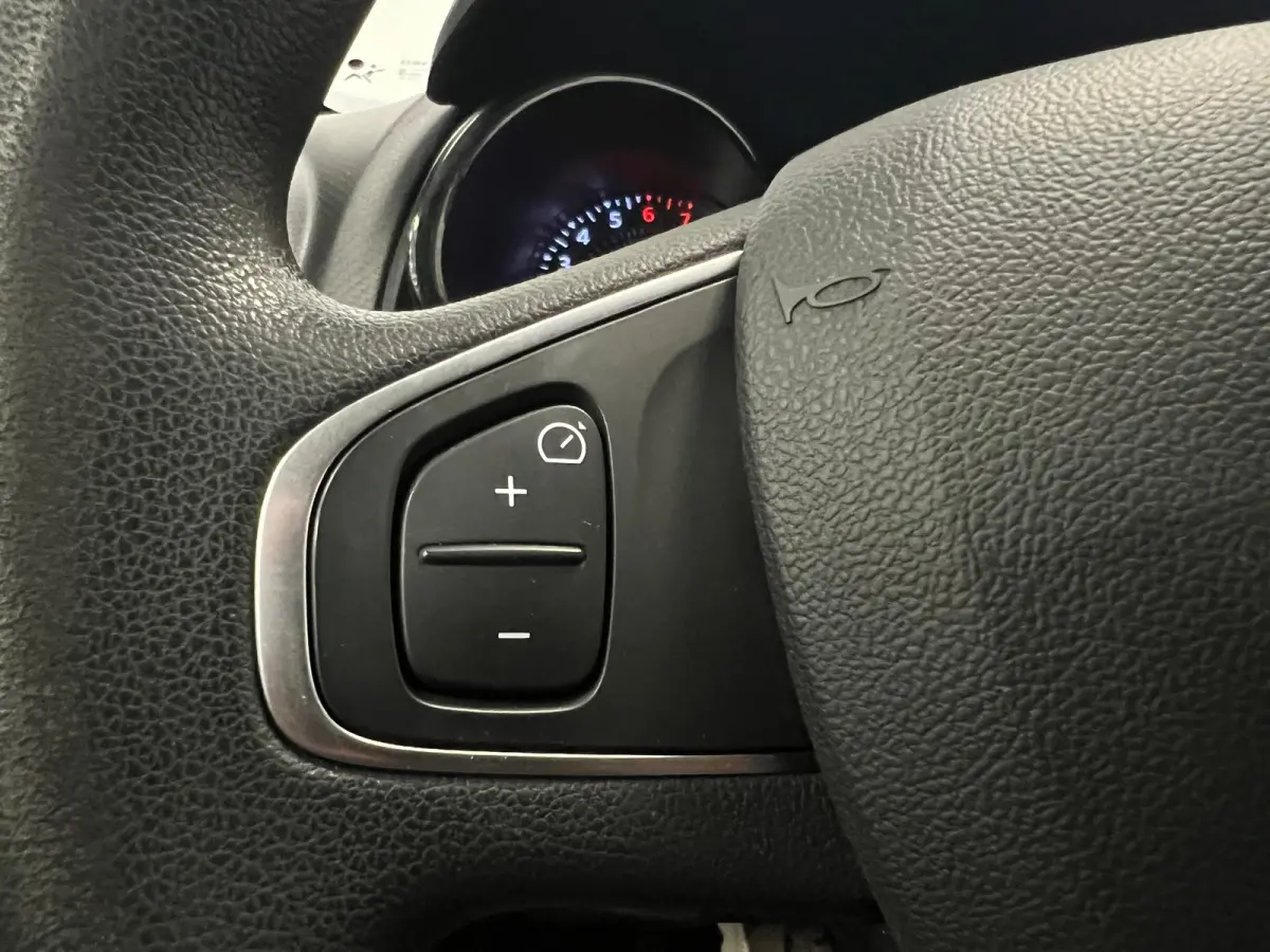 1.2 16V / 5-DEURS / NAVI / AIRCO /