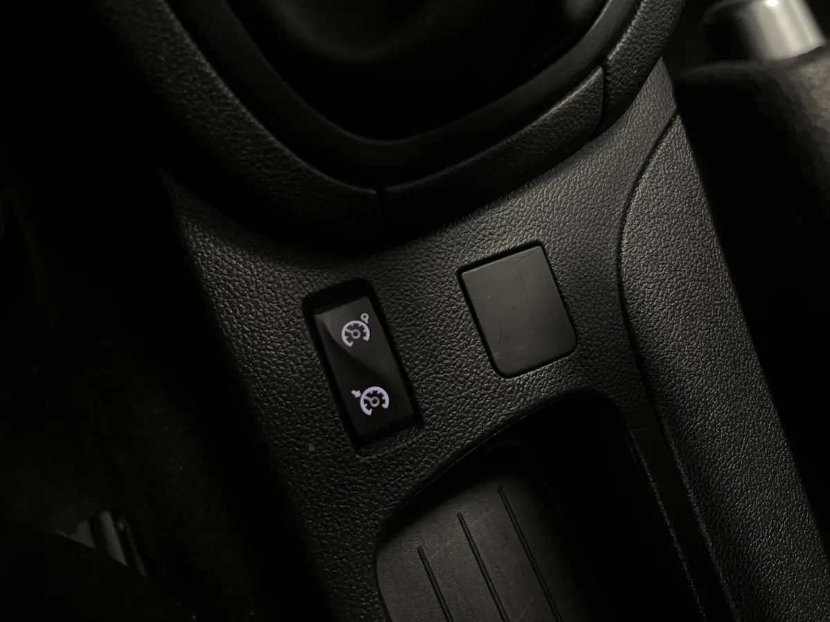 1.2 16V / 5-DEURS / NAVI / AIRCO /