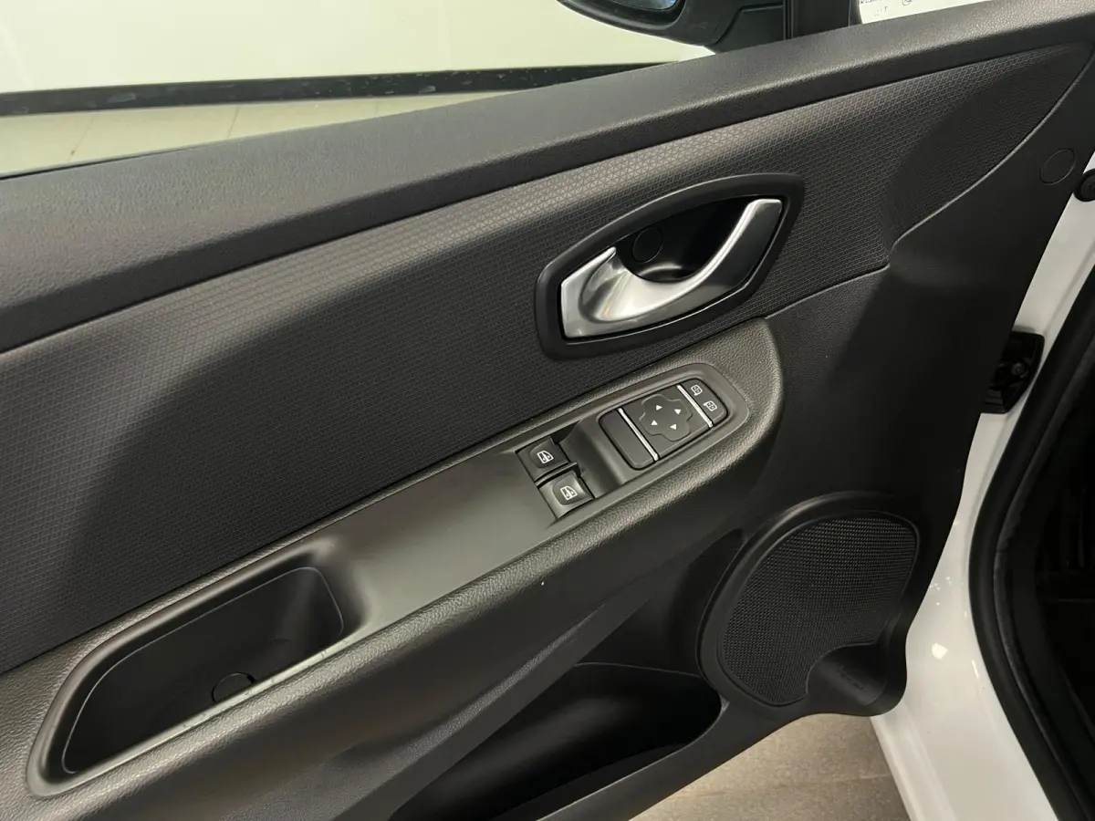 1.2 16V / 5-DEURS / NAVI / AIRCO /