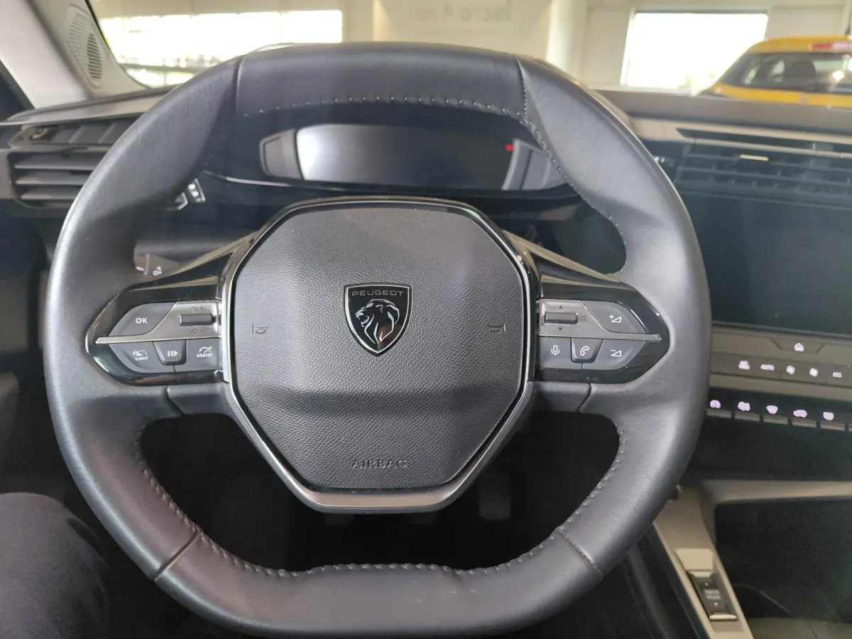 1.2 PureTech Active Pack Business | Apple Carplay/Android Auto | Climate control | Parkeersensoren