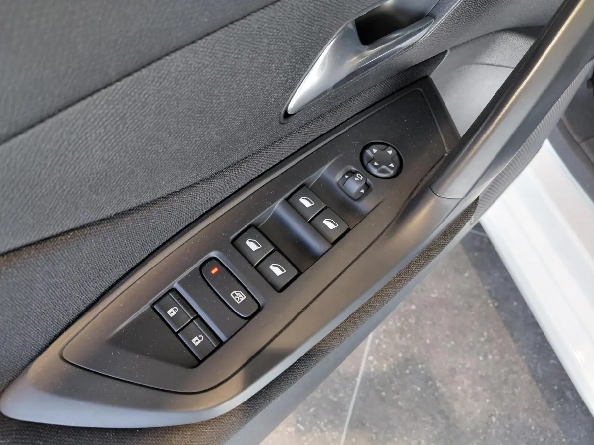 1.2 PureTech Active Pack Business | Apple Carplay/Android Auto | Climate control | Parkeersensoren