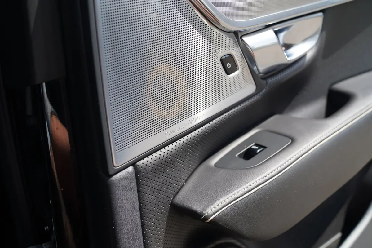 2.0 T8 AWD R-design | VOSSEN Velgen | Schuifdak | LED | 360 cam | Apple carplay | Luxe Leder | Bowers&Wilkins | HuD