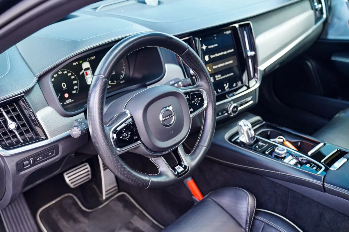 2.0 T8 AWD R-design | VOSSEN Velgen | Schuifdak | LED | 360 cam | Apple carplay | Luxe Leder | Bowers&Wilkins | HuD