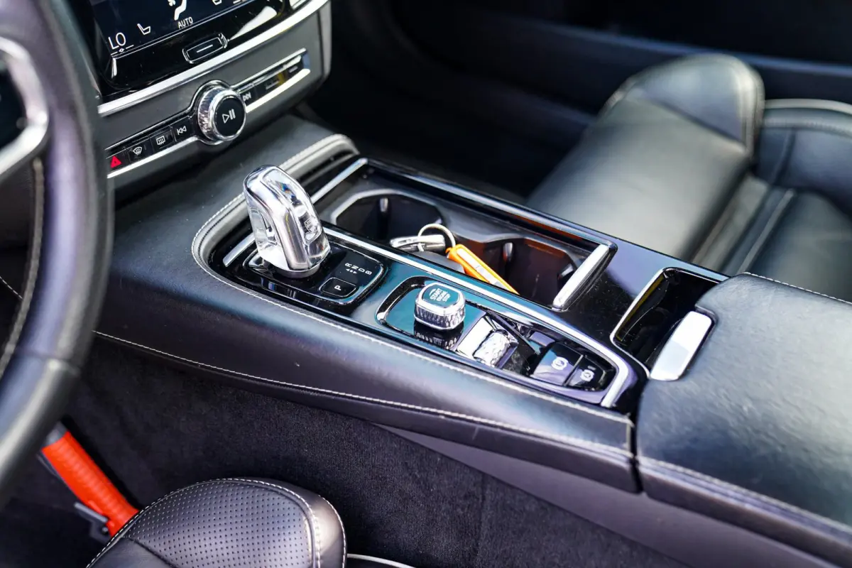 2.0 T8 AWD R-design | VOSSEN Velgen | Schuifdak | LED | 360 cam | Apple carplay | Luxe Leder | Bowers&Wilkins | HuD