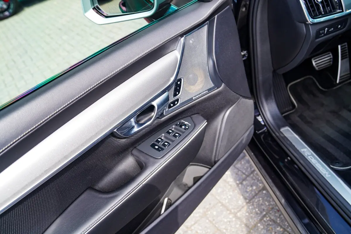 2.0 T8 AWD R-design | VOSSEN Velgen | Schuifdak | LED | 360 cam | Apple carplay | Luxe Leder | Bowers&Wilkins | HuD