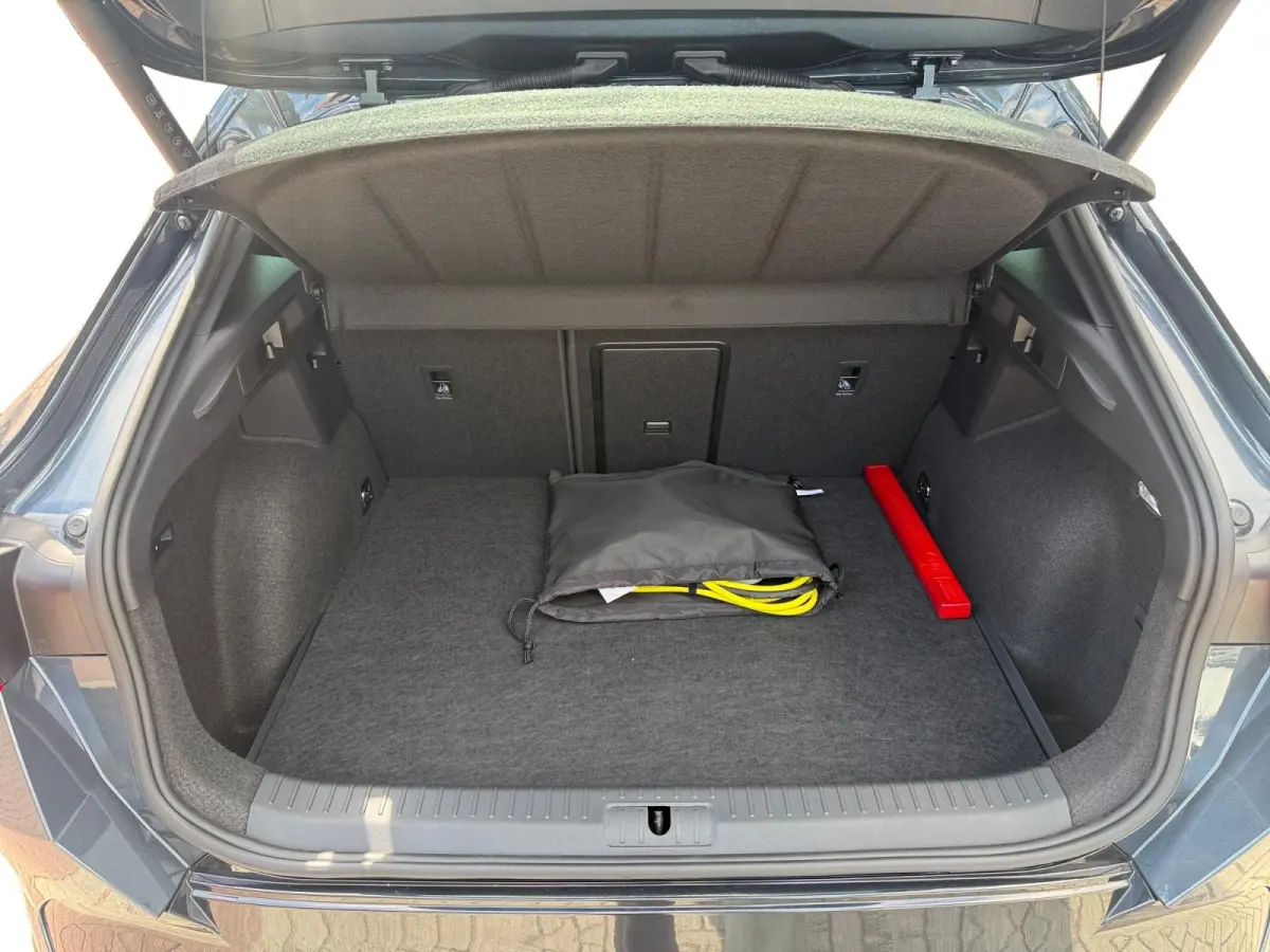 1.5 TSI e-Hybrid Business Afneembare trekhaak | panorama dak | stoel/stuur verwarming | Carplay |
