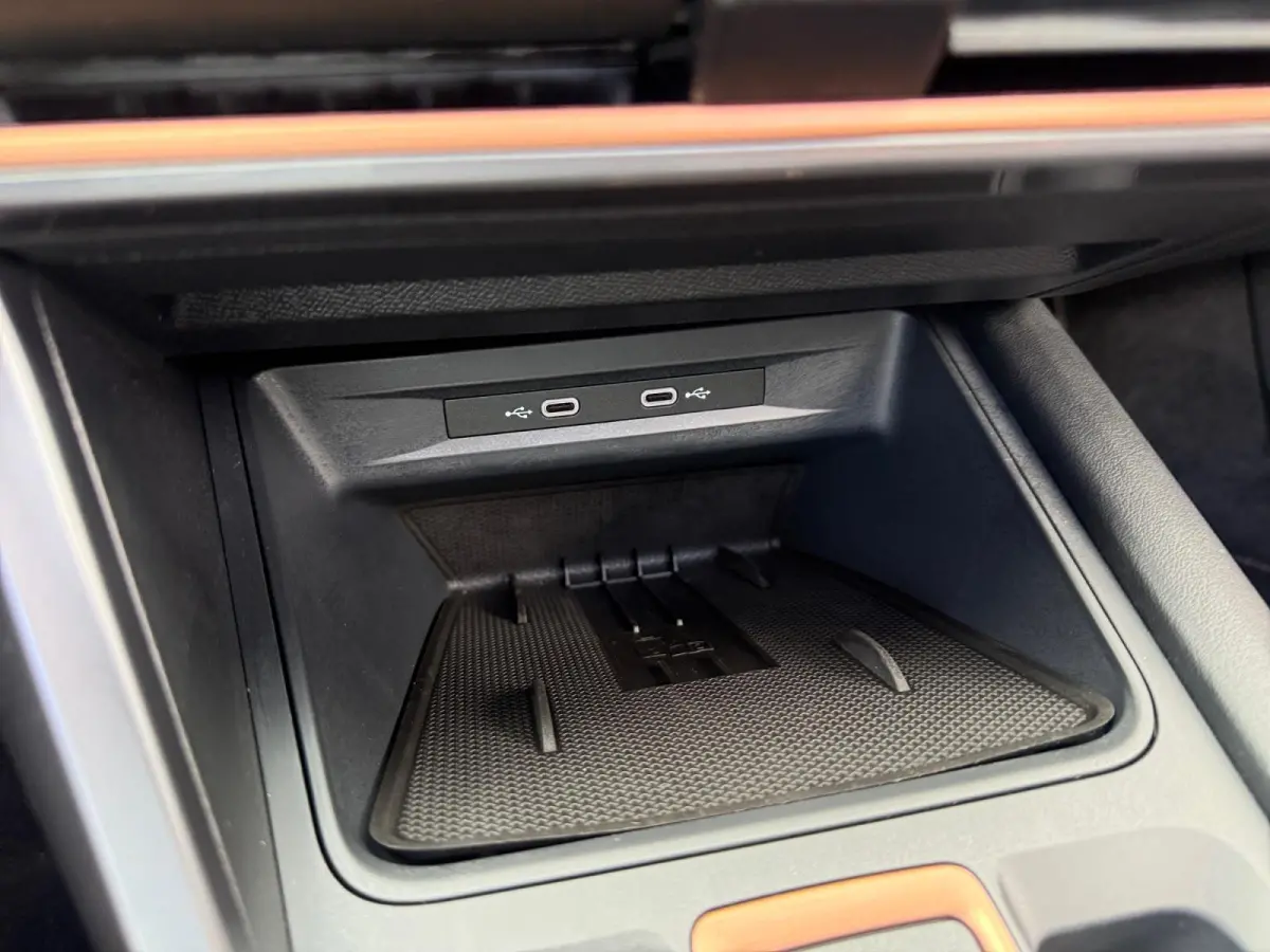1.5 TSI e-Hybrid Business Afneembare trekhaak | panorama dak | stoel/stuur verwarming | Carplay |