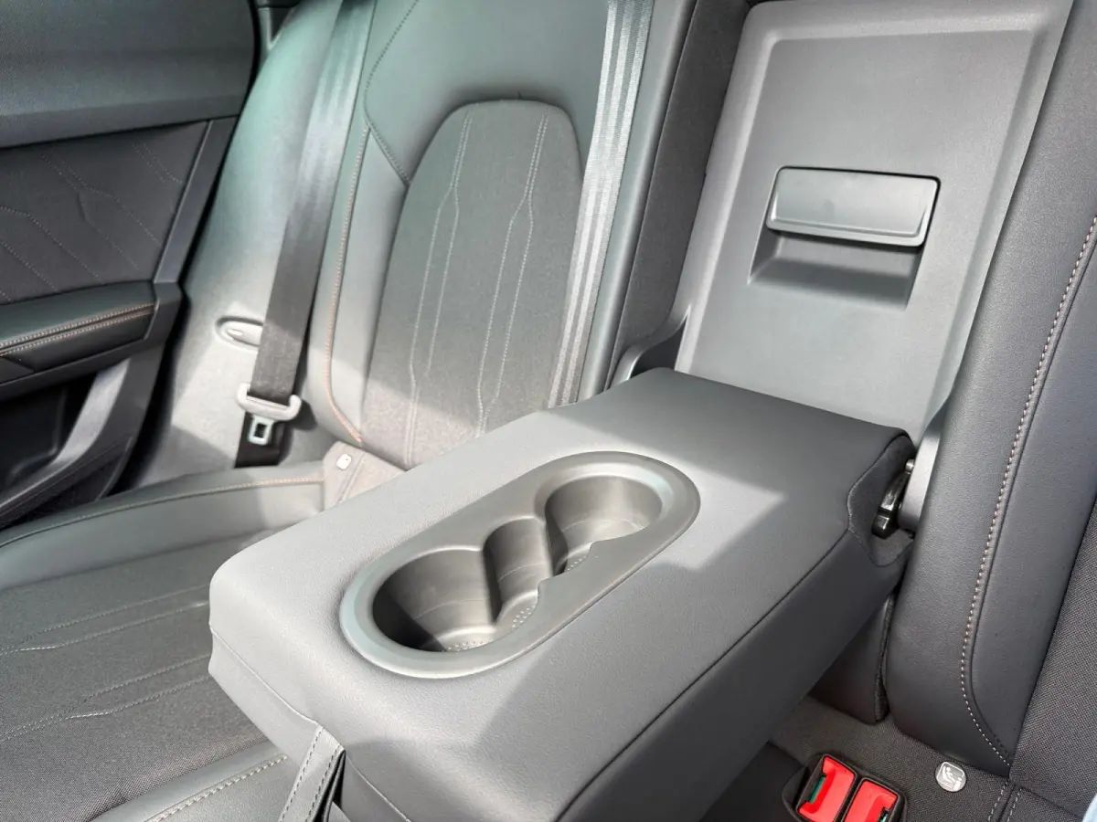 1.5 TSI e-Hybrid Business Afneembare trekhaak | panorama dak | stoel/stuur verwarming | Carplay |