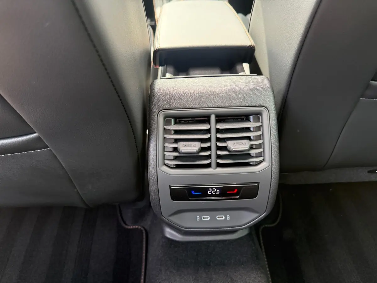 1.5 TSI e-Hybrid Business Afneembare trekhaak | panorama dak | stoel/stuur verwarming | Carplay |